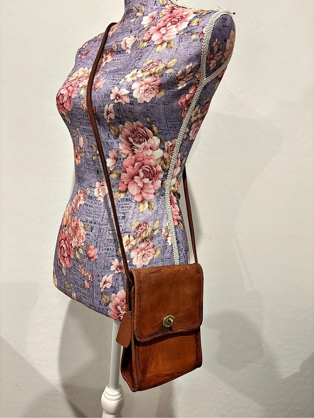 Vintage COACH  Scooter Leather Crossbody Bag in British Tan